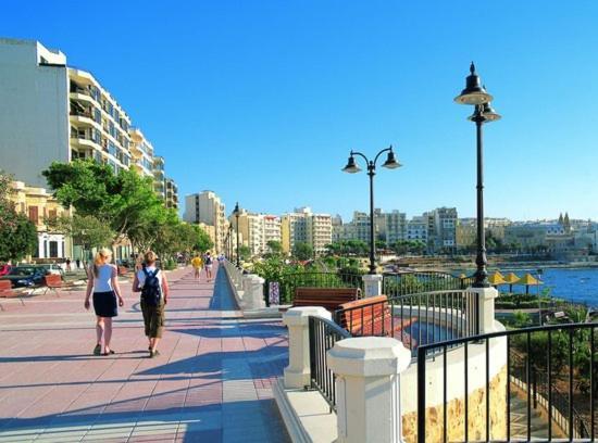 Stunning 2Br Holiday Penthouse In Central Sliema Exteriör bild