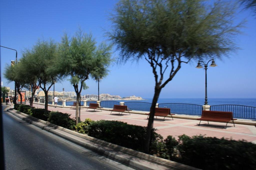 Stunning 2Br Holiday Penthouse In Central Sliema Exteriör bild